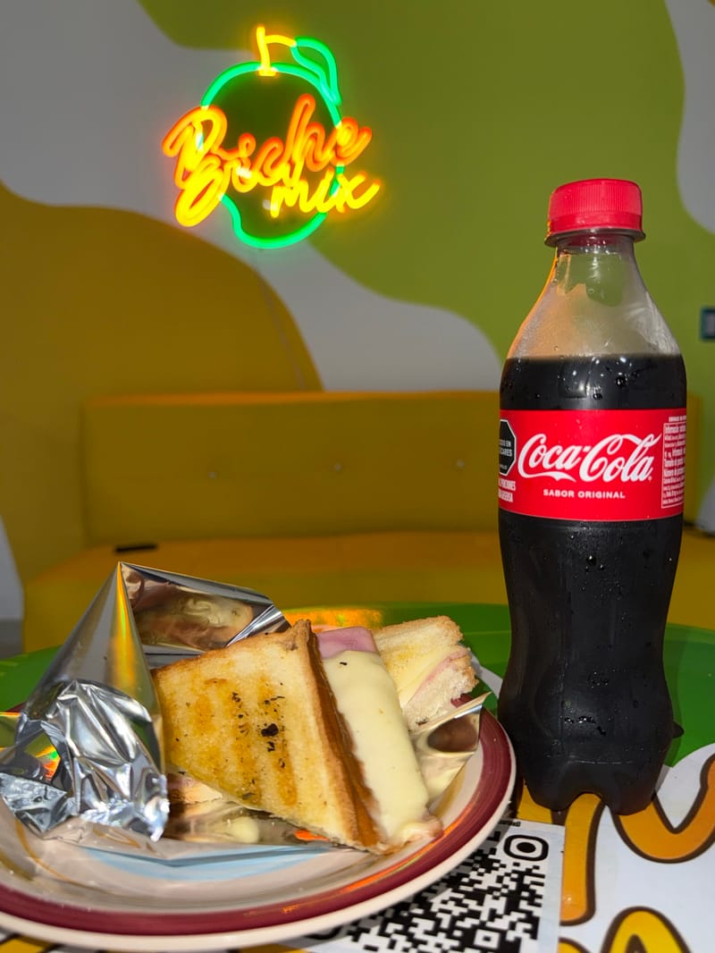 Sandwich de jamon y queso